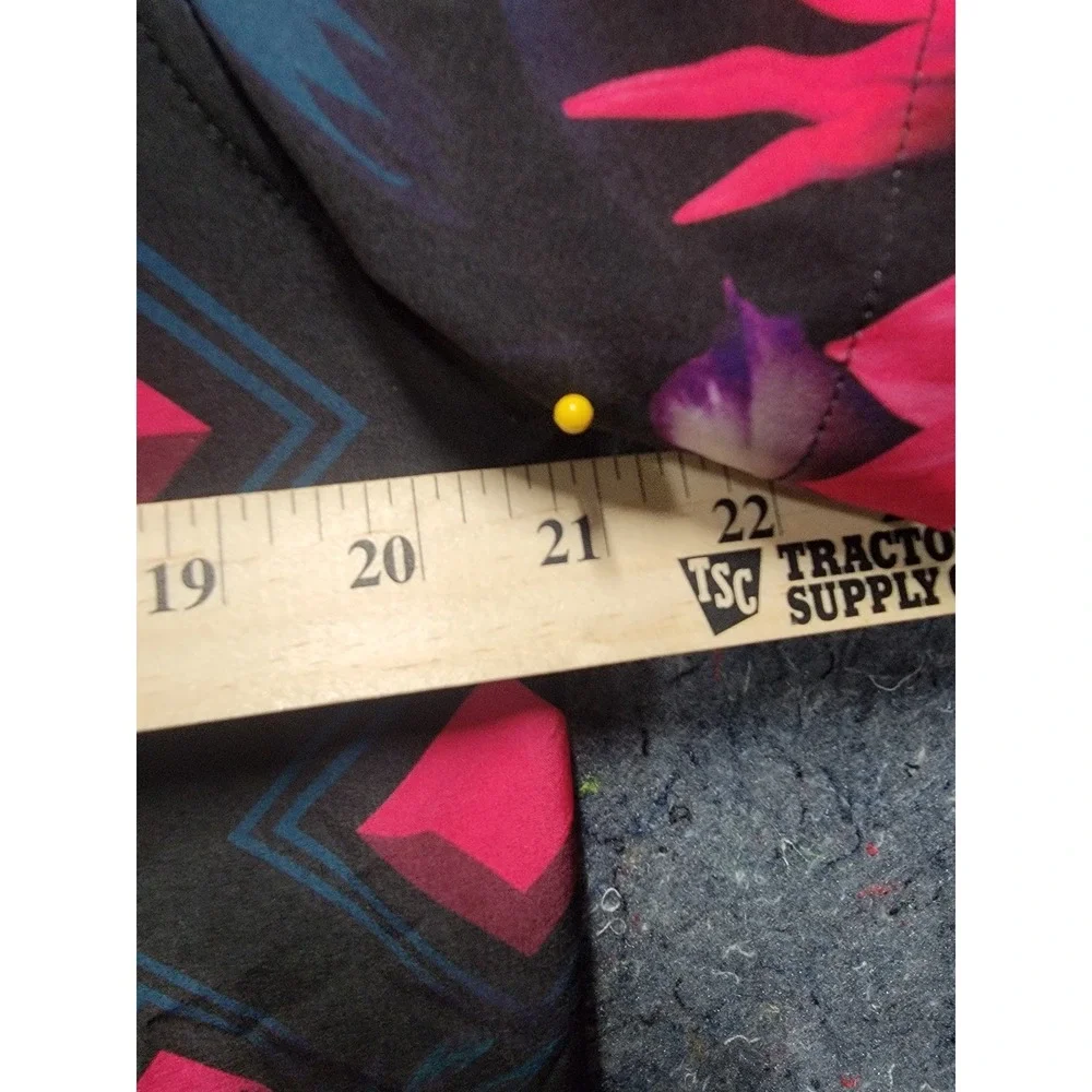 Retro Rifle Pink/Blue/Black Short Sleeve Button Down‎ Shirt Size M